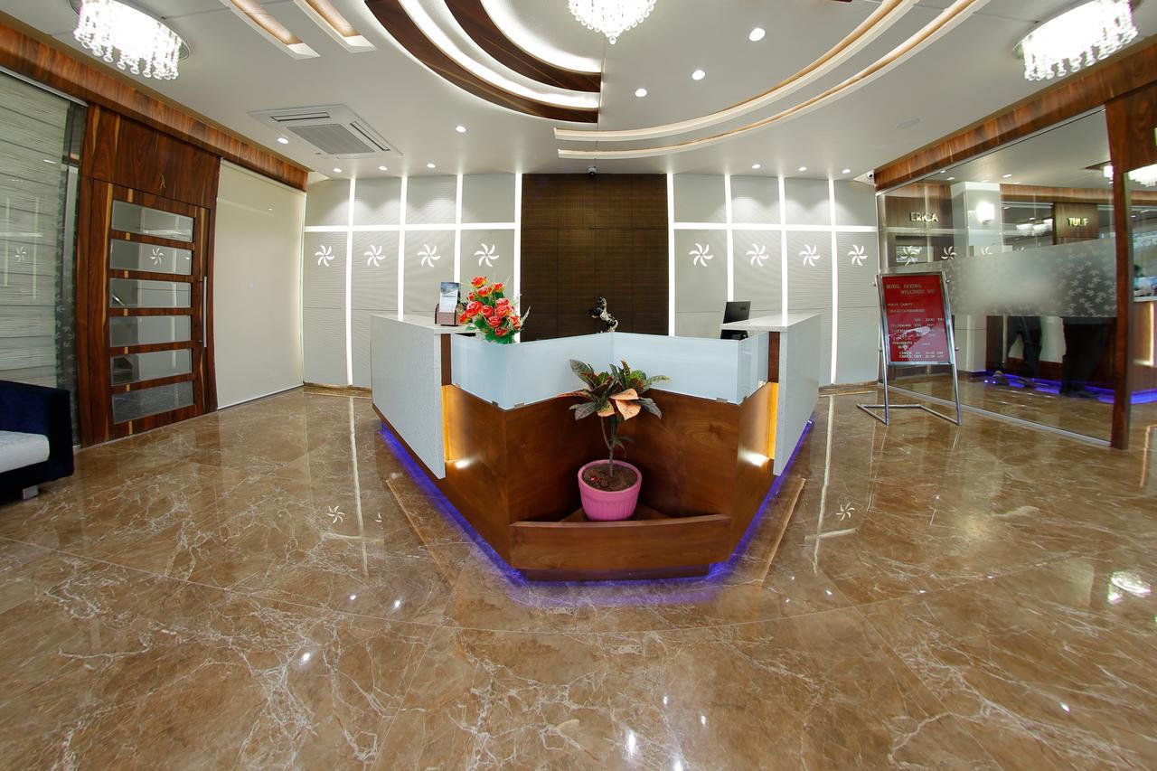 Hotel Luxura Godhra Exterior foto