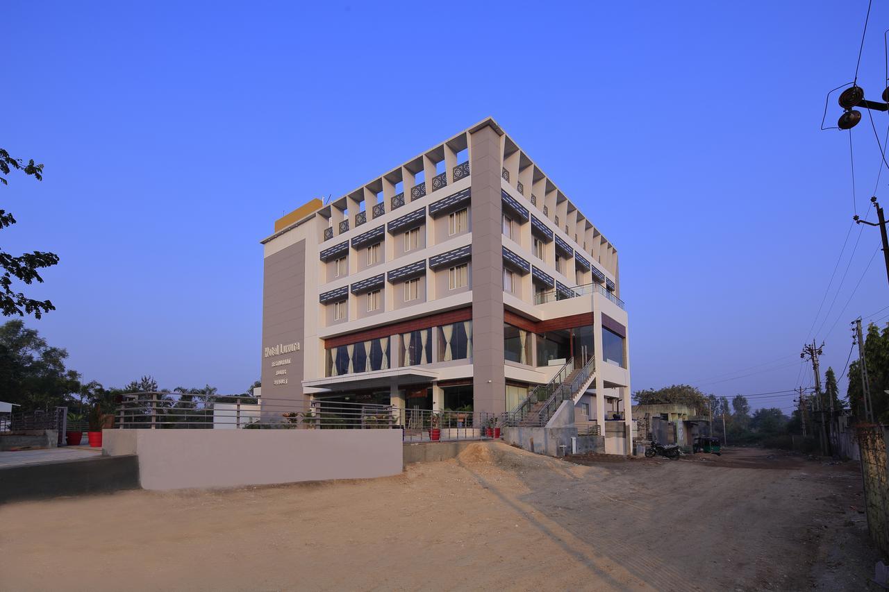 Hotel Luxura Godhra Exterior foto